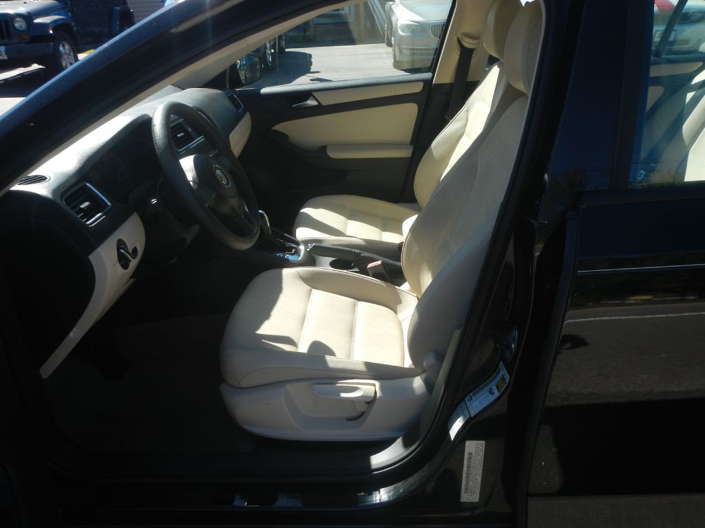 2011 Volkswagen Jetta Image 40