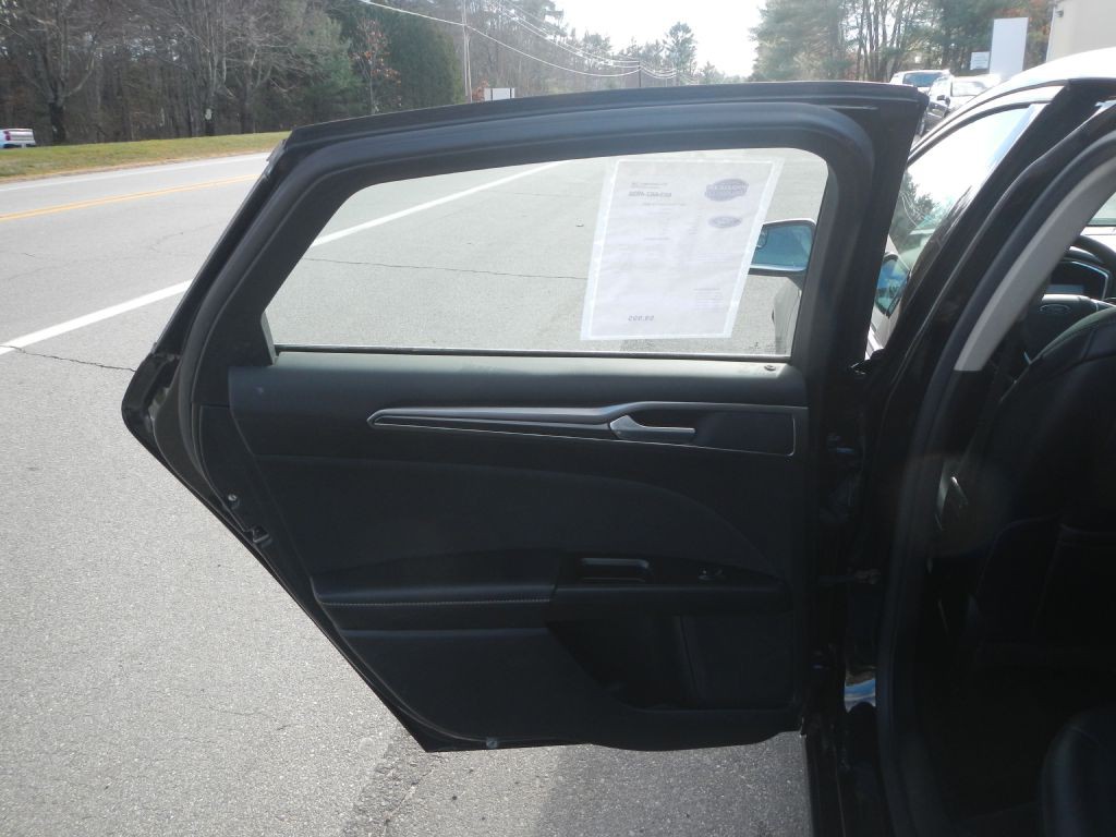 2017 Ford Fusion Image 28