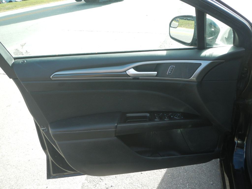 2017 Ford Fusion Image 32