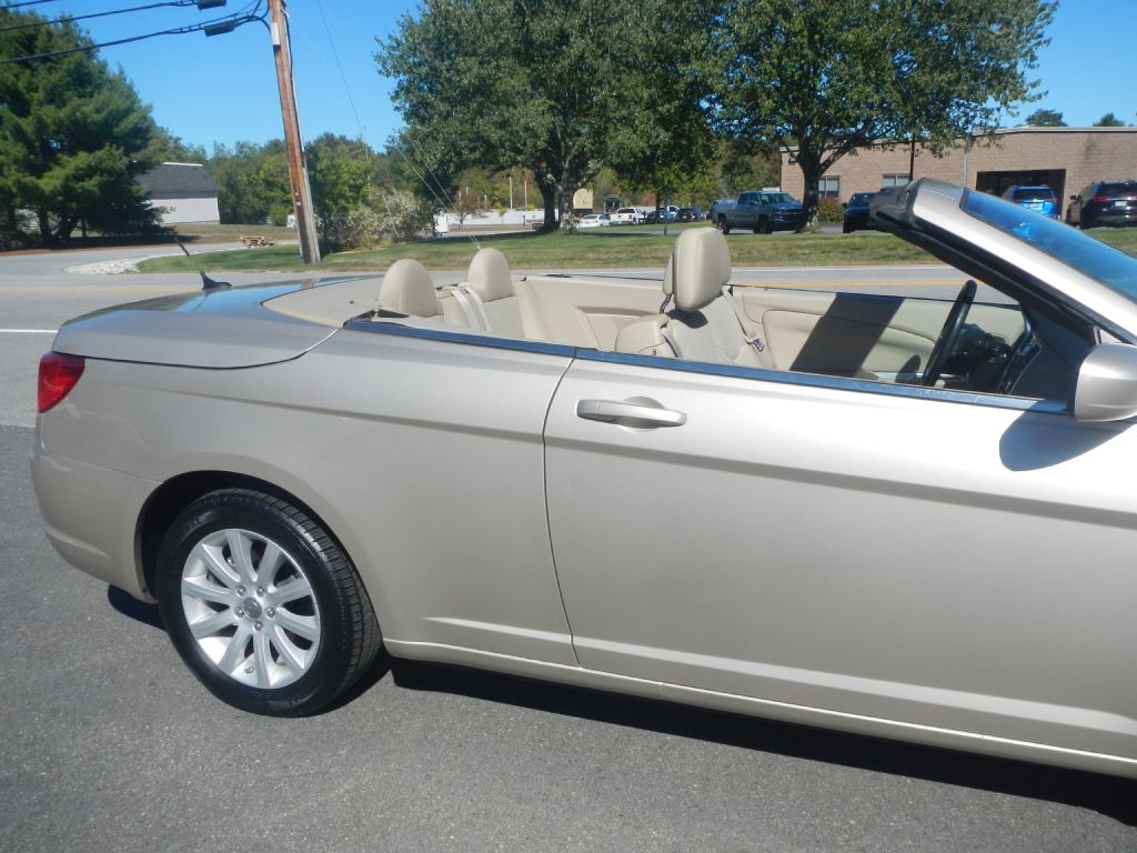 2014 Chrysler 200 Image 10