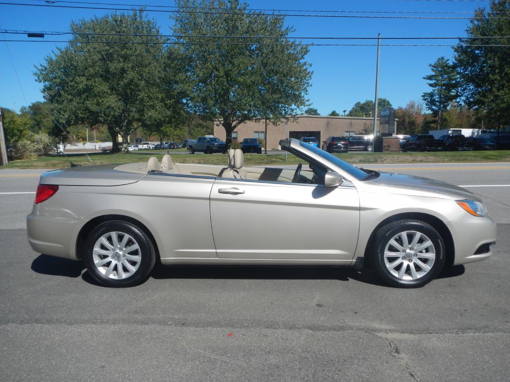 2014 Chrysler 200 Image 11