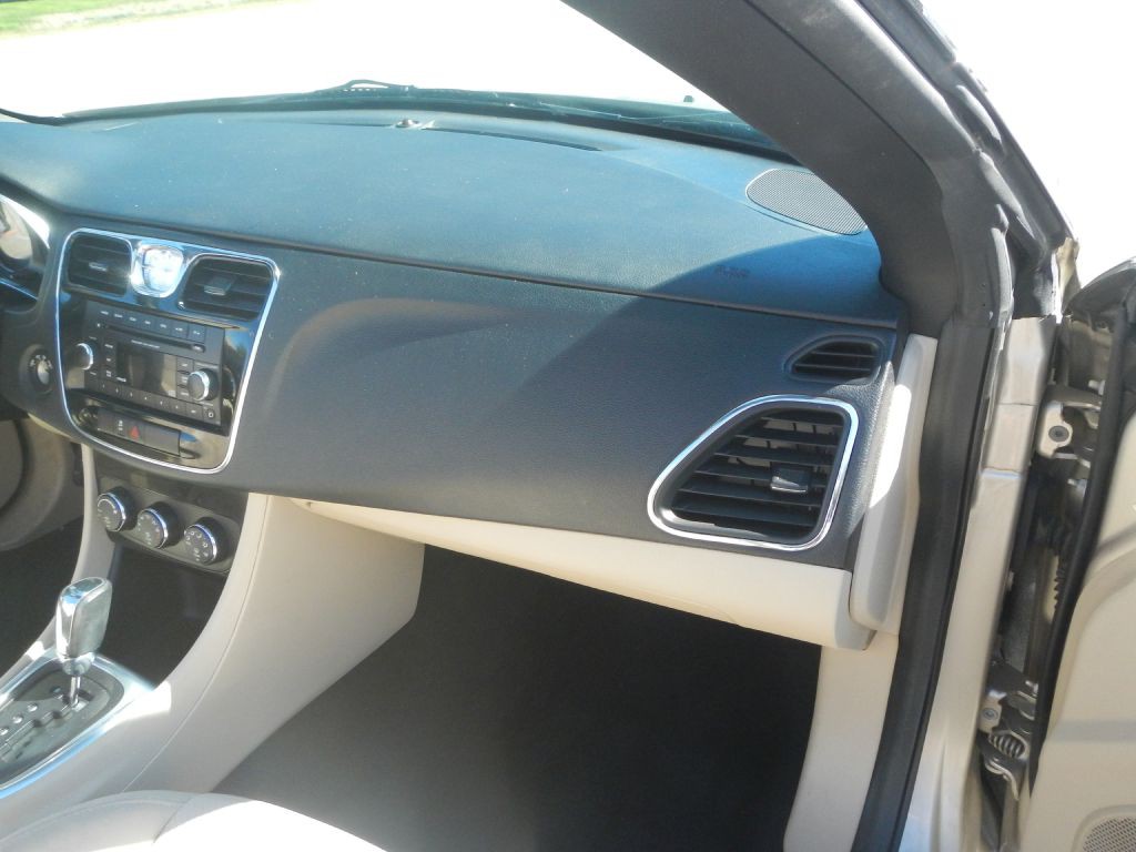 2014 Chrysler 200 Image 19