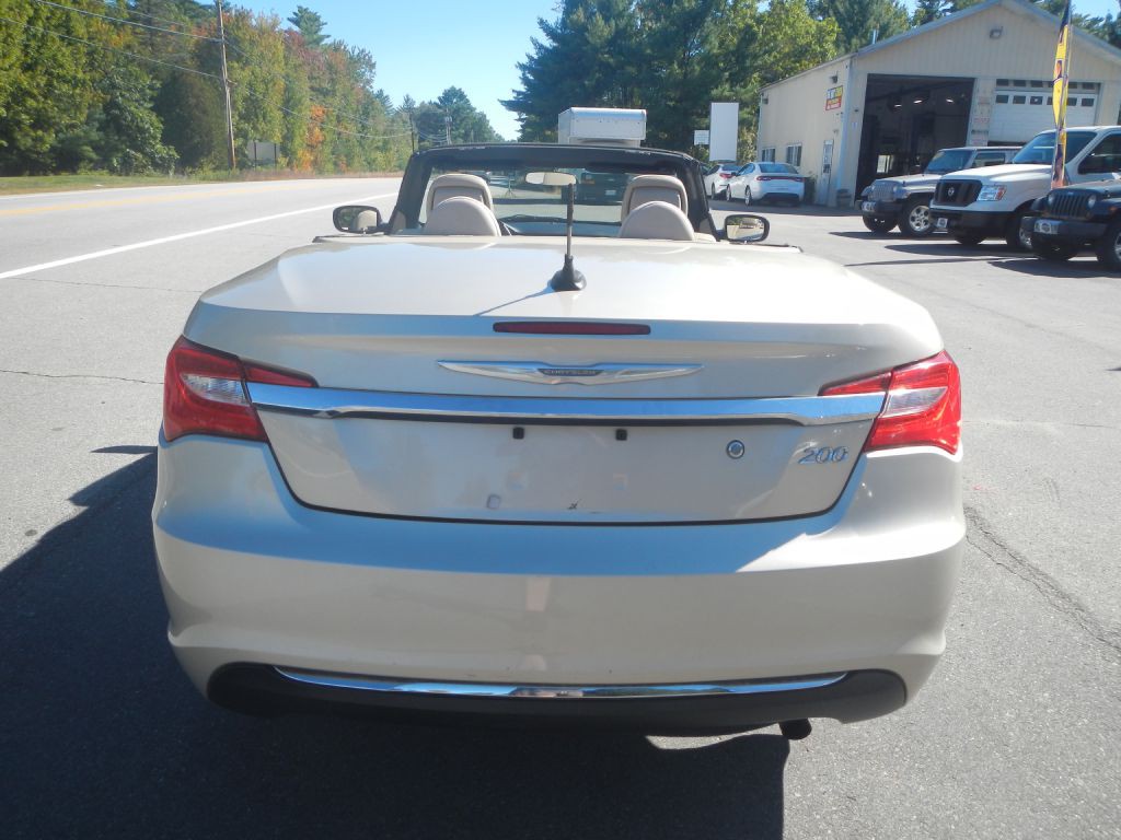 2014 Chrysler 200 Image 22