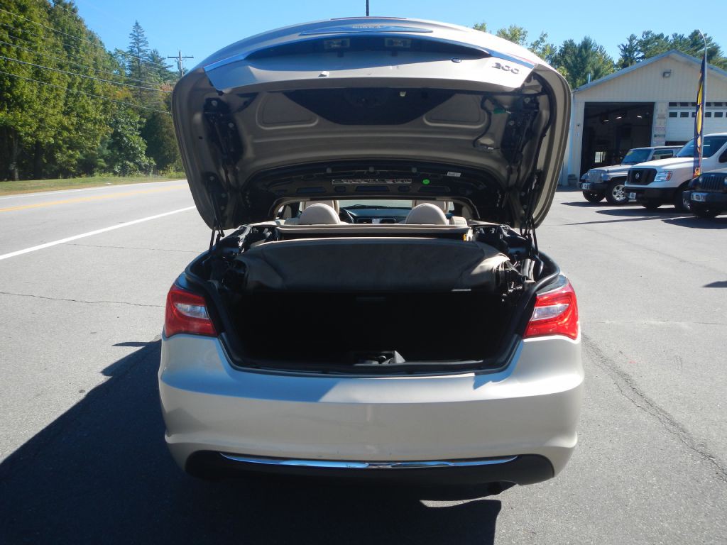 2014 Chrysler 200 Image 24