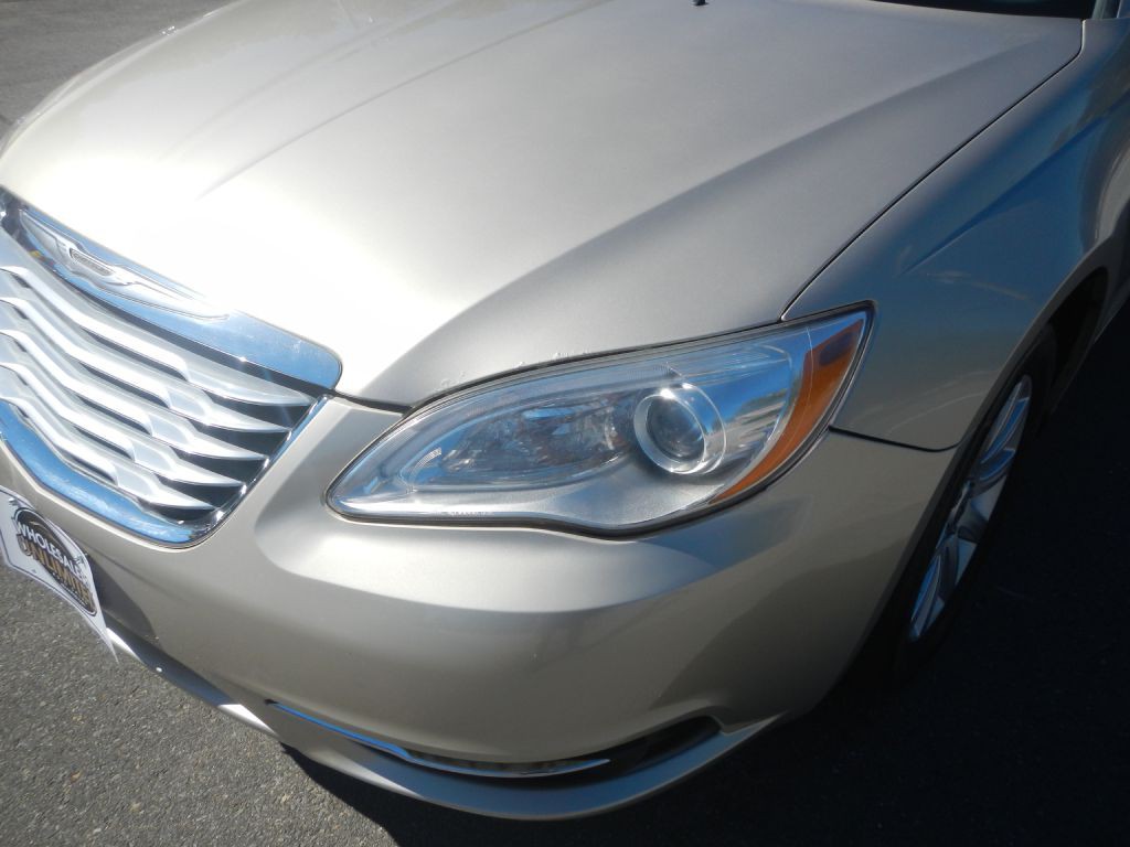 2014 Chrysler 200 Image 25