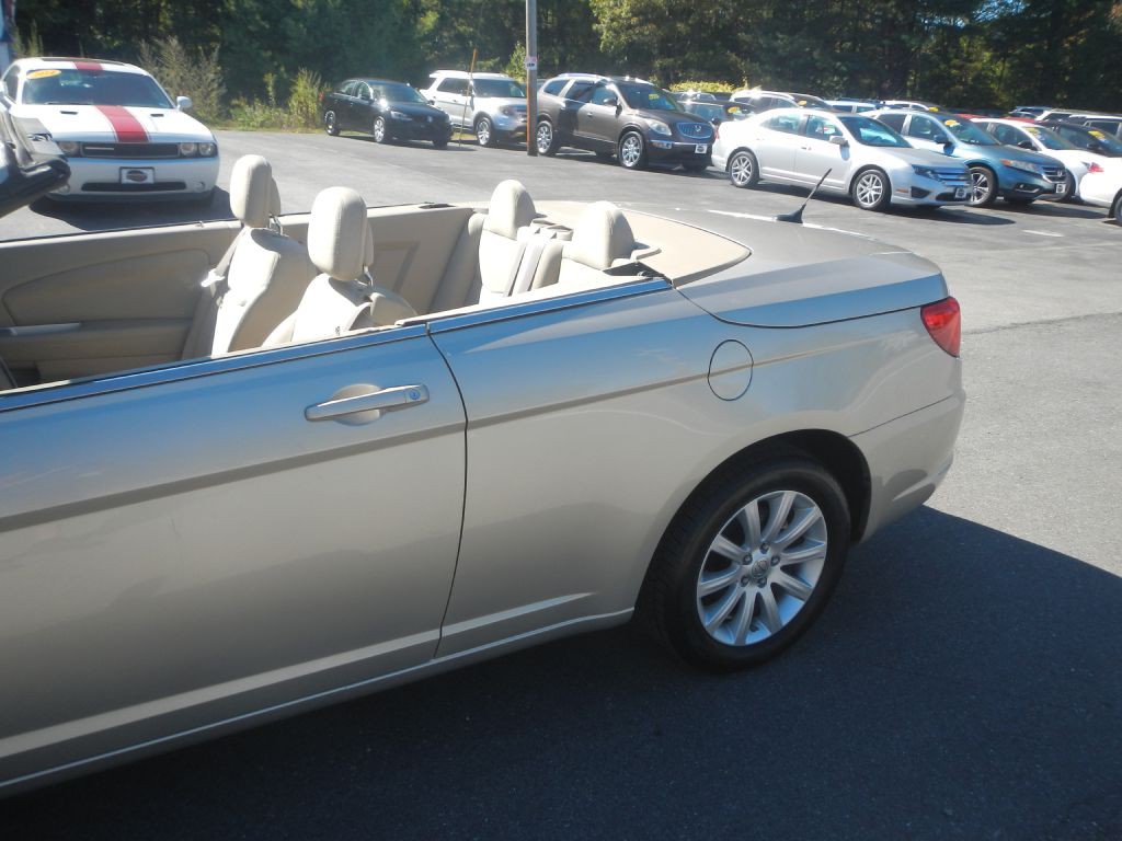 2014 Chrysler 200 Image 27