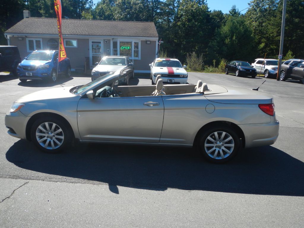2014 Chrysler 200 Image 28