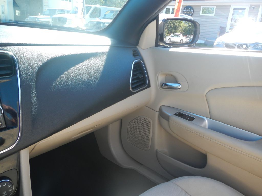 2014 Chrysler 200 Image 33
