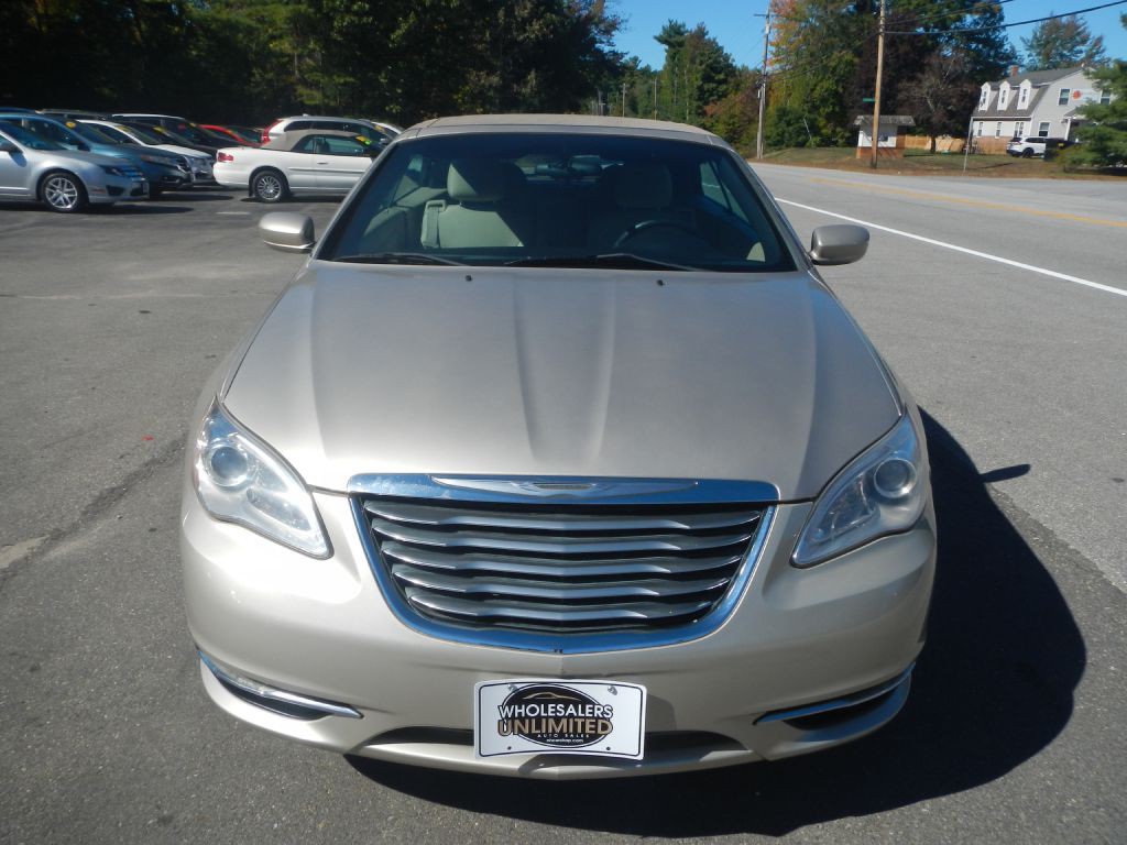 2014 Chrysler 200 Image 38