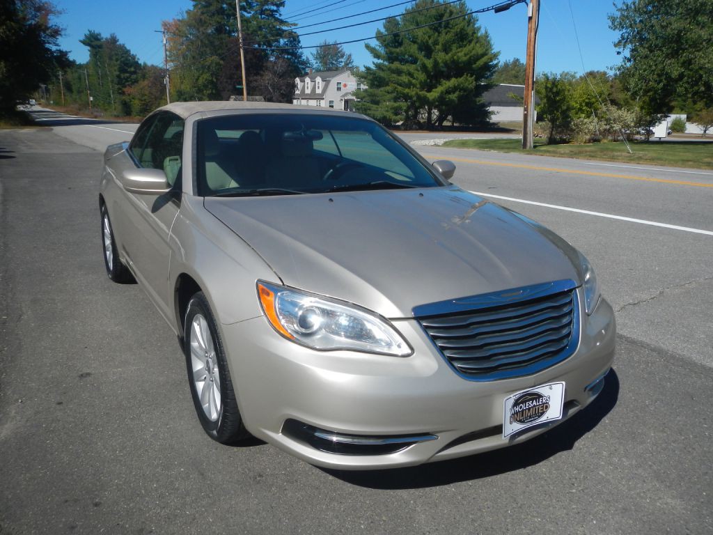 2014 Chrysler 200 Image 39