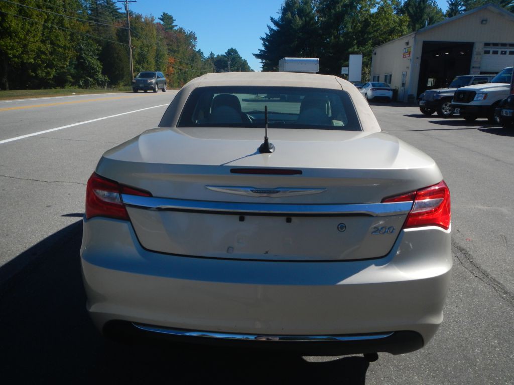 2014 Chrysler 200 Image 41