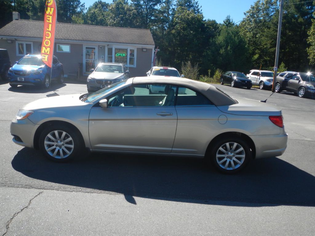 2014 Chrysler 200 Image 42