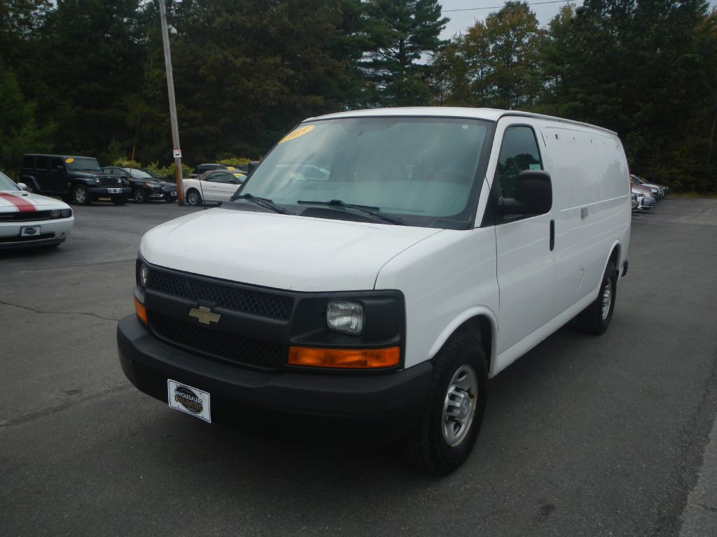 2015 Chevrolet Express Image 2