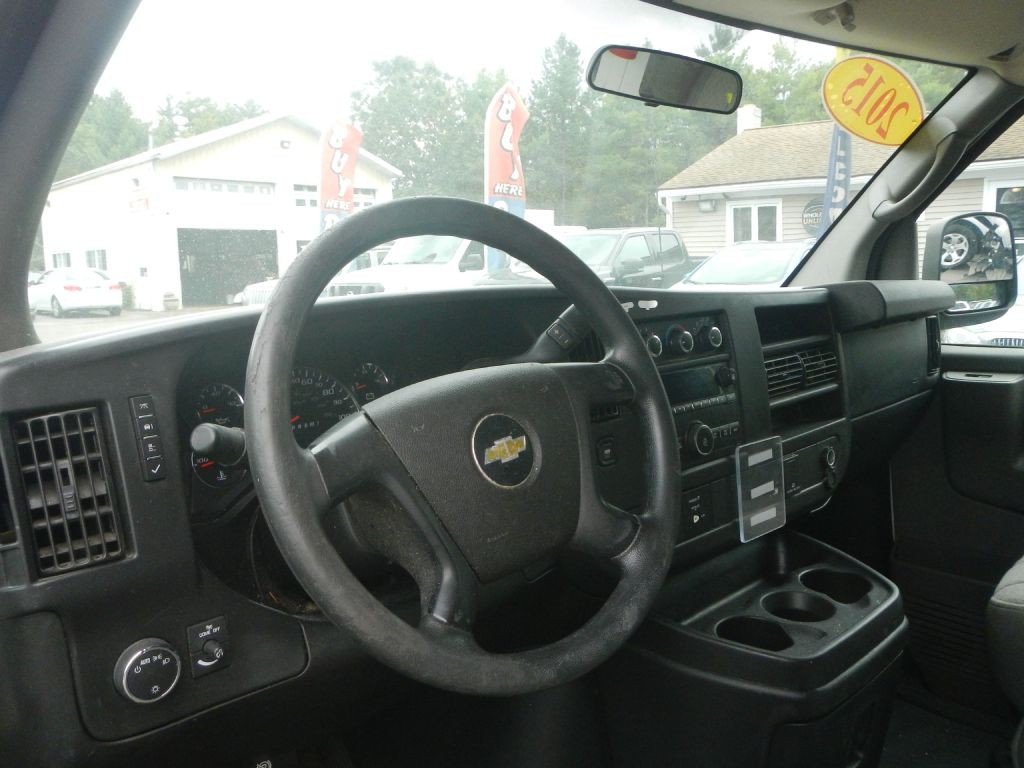 2015 Chevrolet Express Image 3