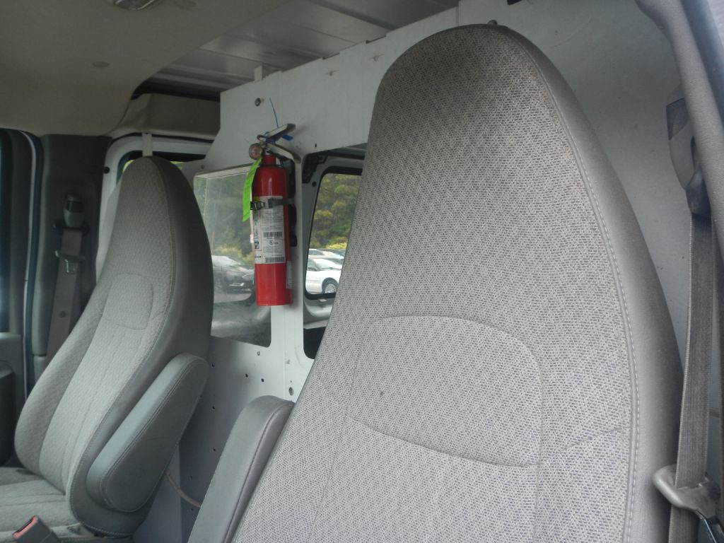 2015 Chevrolet Express Image 4
