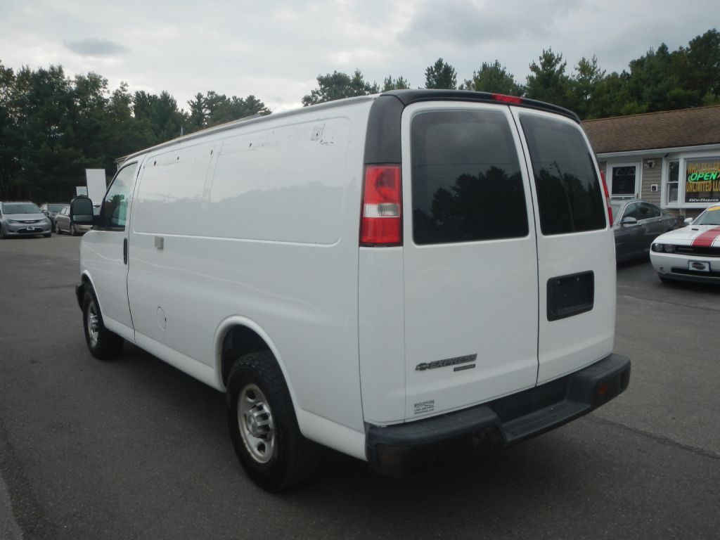 2015 Chevrolet Express Image 5