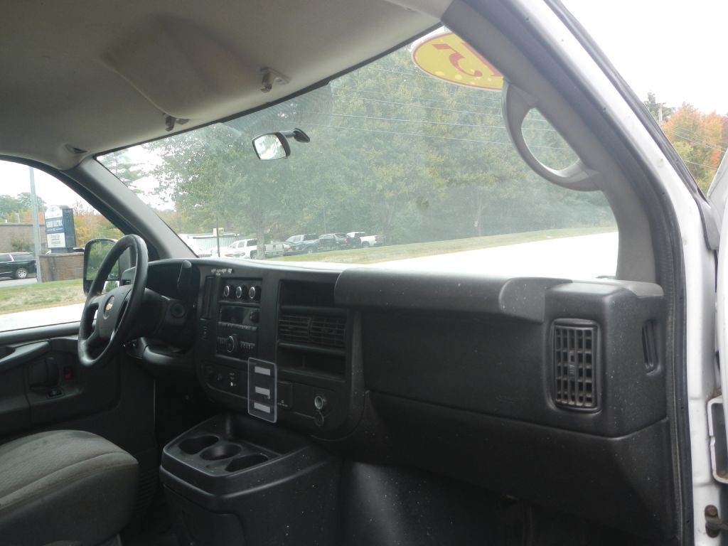 2015 Chevrolet Express Image 8