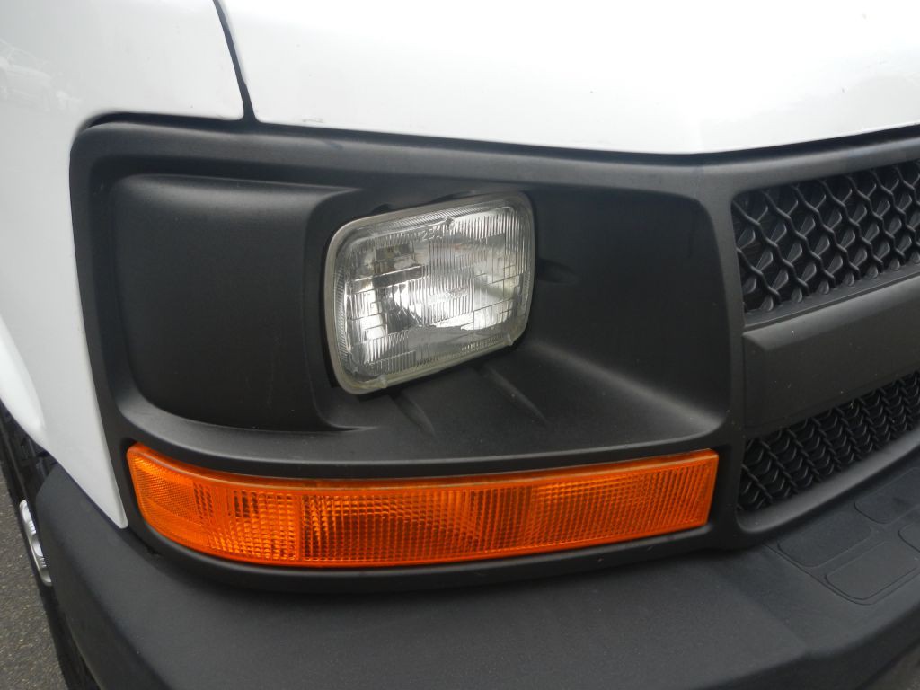 2015 Chevrolet Express Image 11