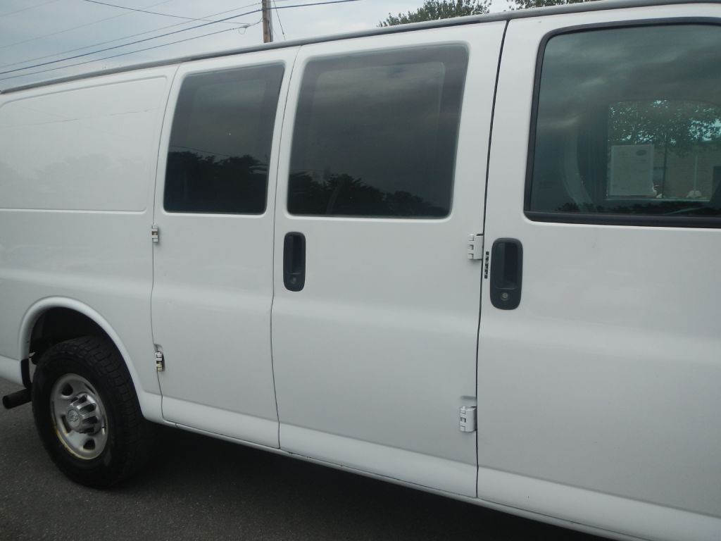 2015 Chevrolet Express Image 13