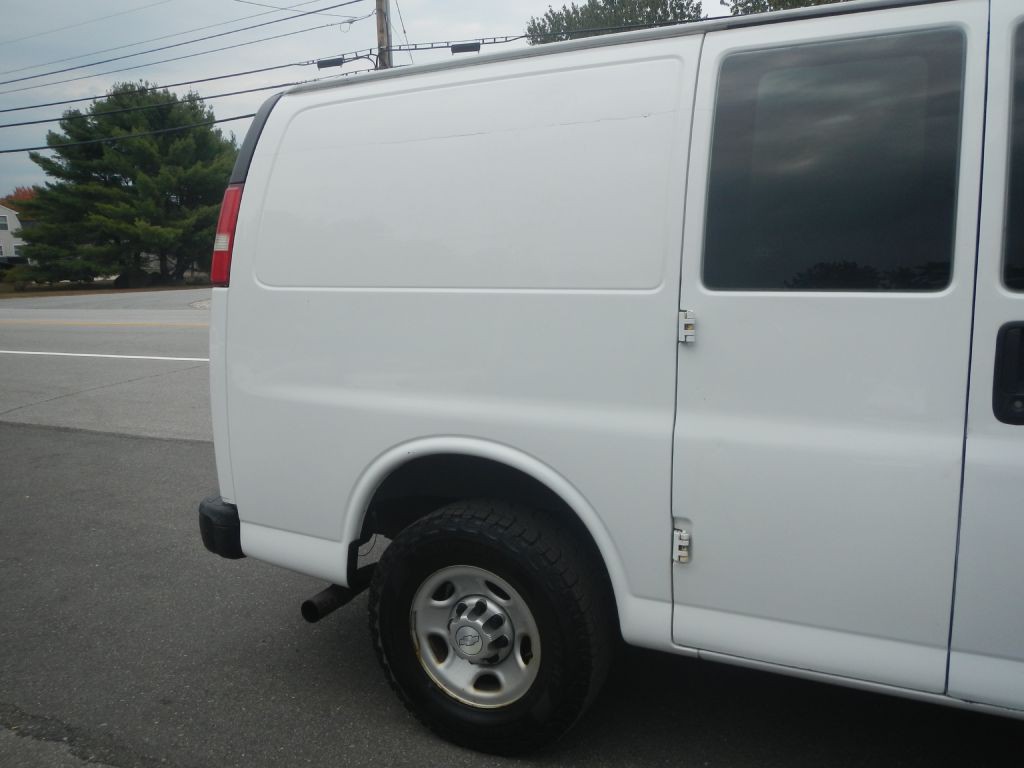 2015 Chevrolet Express Image 14