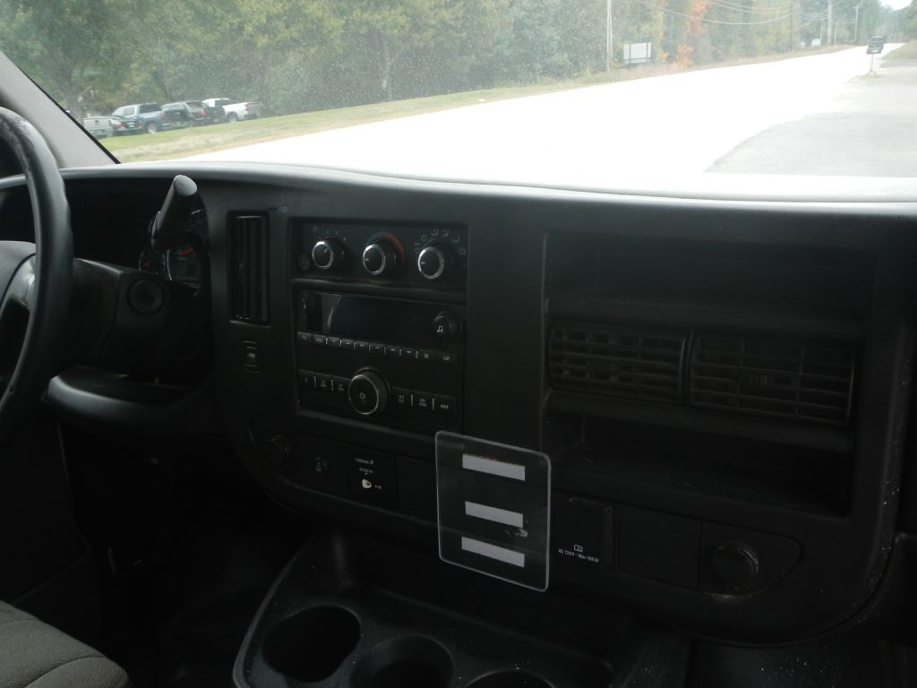 2015 Chevrolet Express Image 18