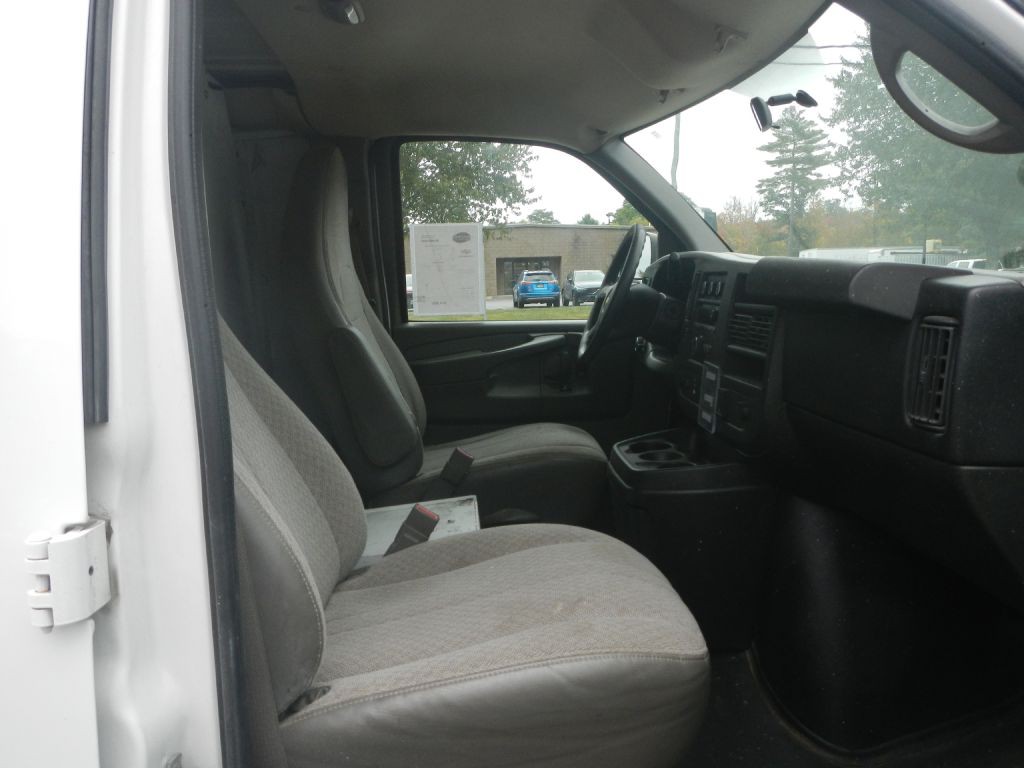 2015 Chevrolet Express Image 19
