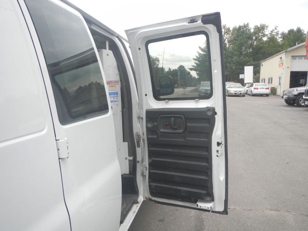 2015 Chevrolet Express Image 21
