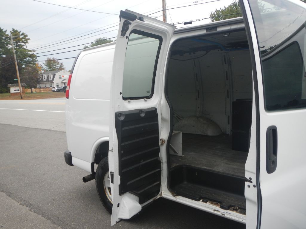 2015 Chevrolet Express Image 22