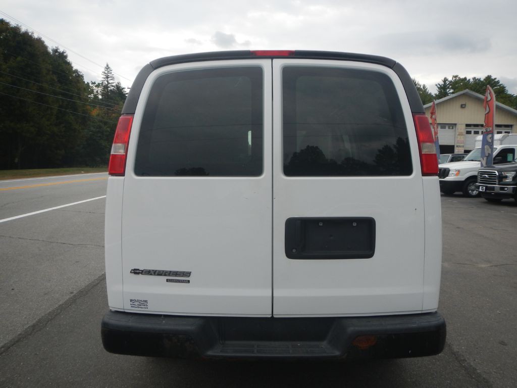 2015 Chevrolet Express Image 27