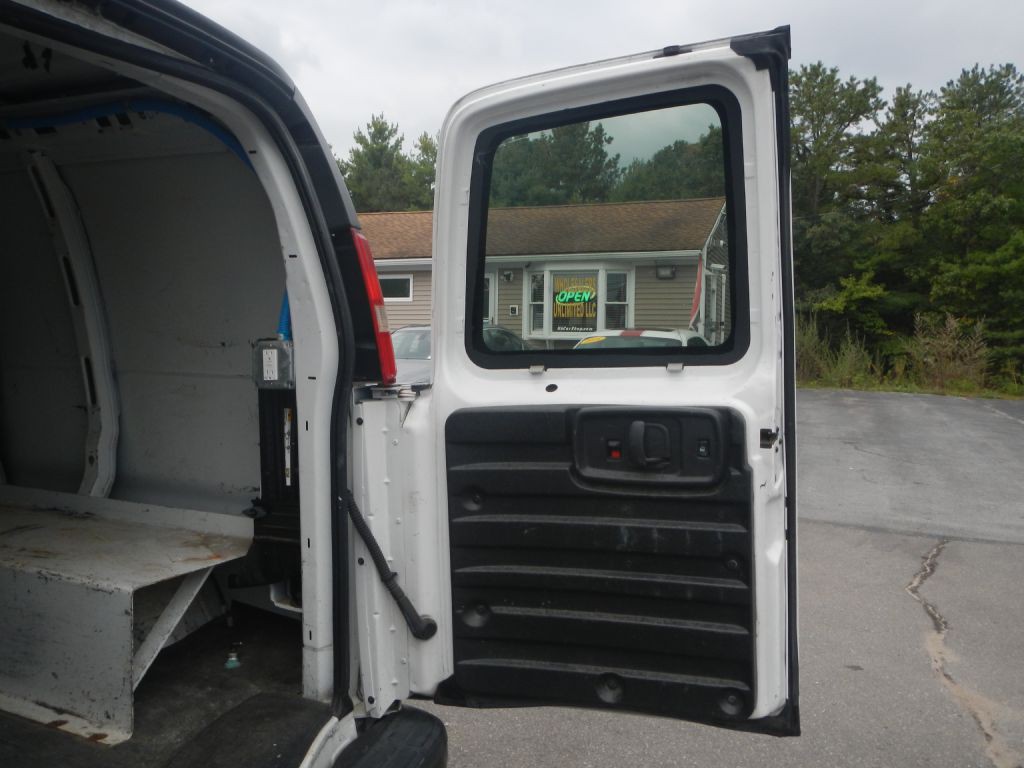 2015 Chevrolet Express Image 29