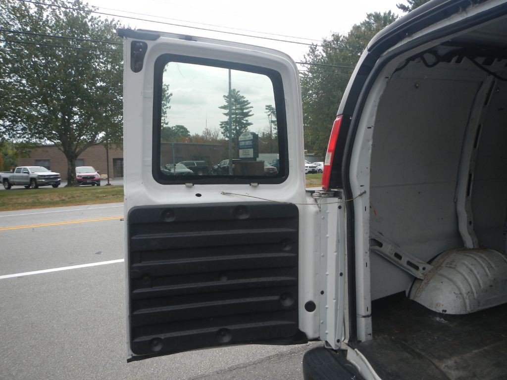 2015 Chevrolet Express Image 30