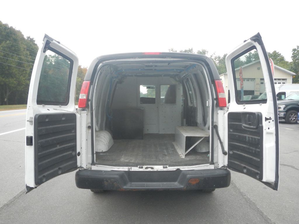 2015 Chevrolet Express Image 31