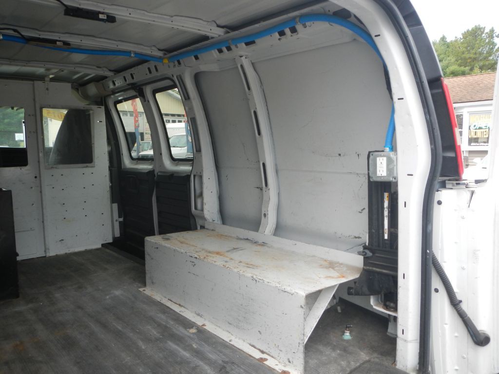 2015 Chevrolet Express Image 32
