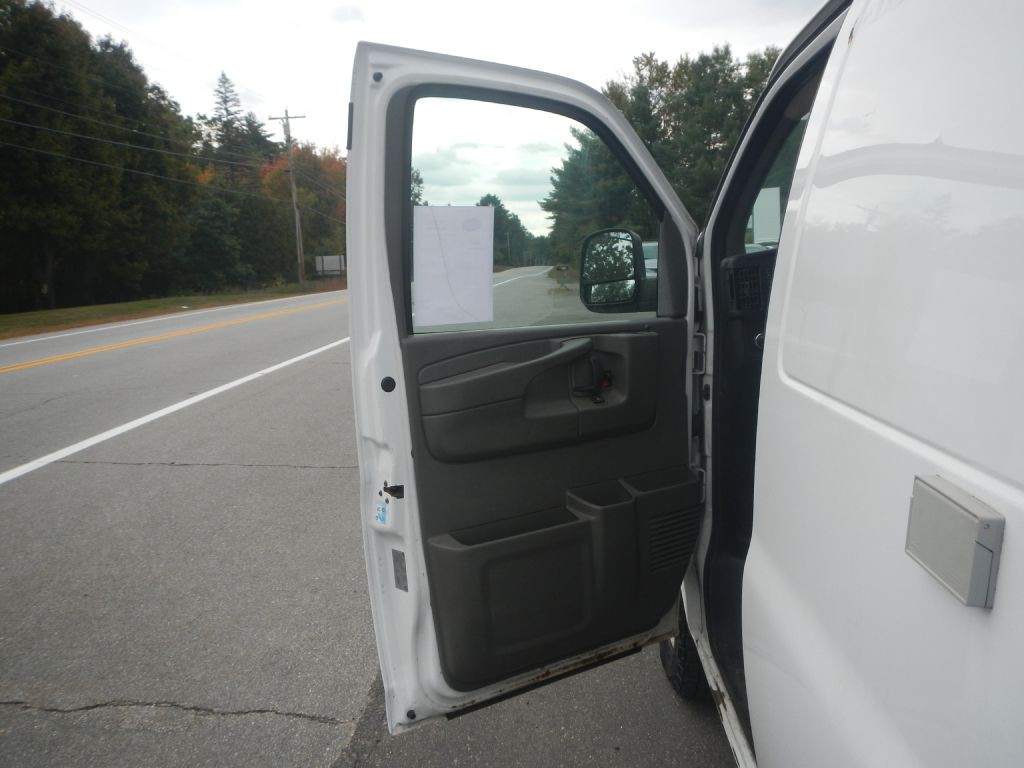 2015 Chevrolet Express Image 37