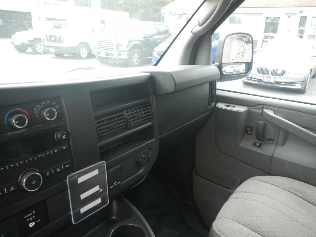 2015 Chevrolet Express Image 39