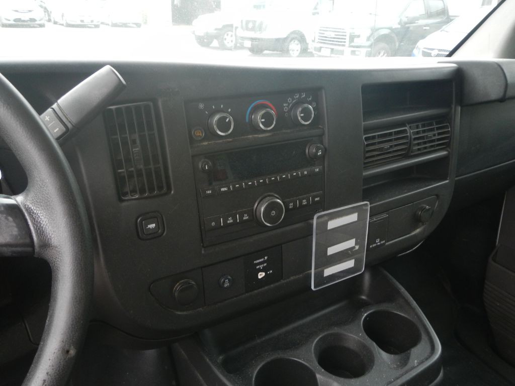 2015 Chevrolet Express Image 40