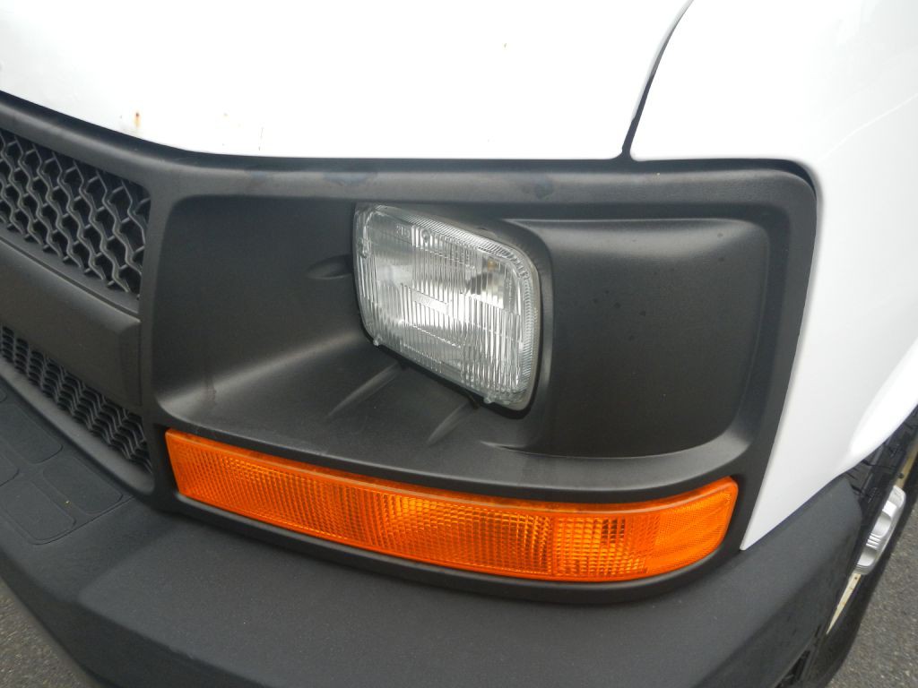 2015 Chevrolet Express Image 42