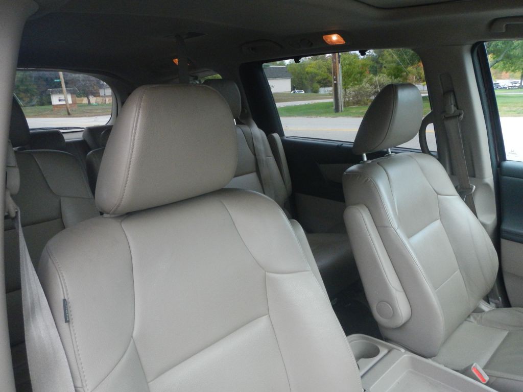 2015 Honda Odyssey Image 3