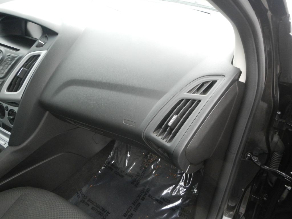 2014 Ford Focus Image 24