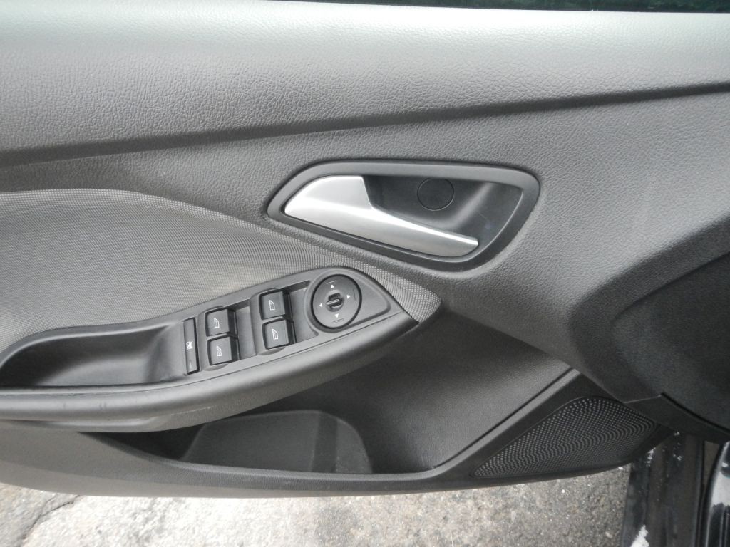 2014 Ford Focus Image 45