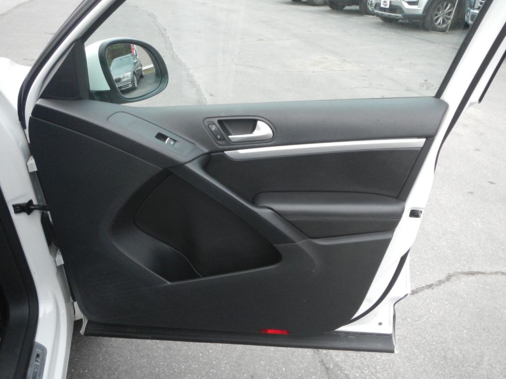 2016 Volkswagen Tiguan Image 18