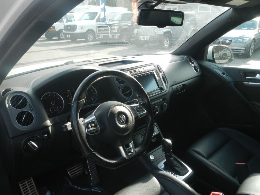 2016 Volkswagen Tiguan Image 2