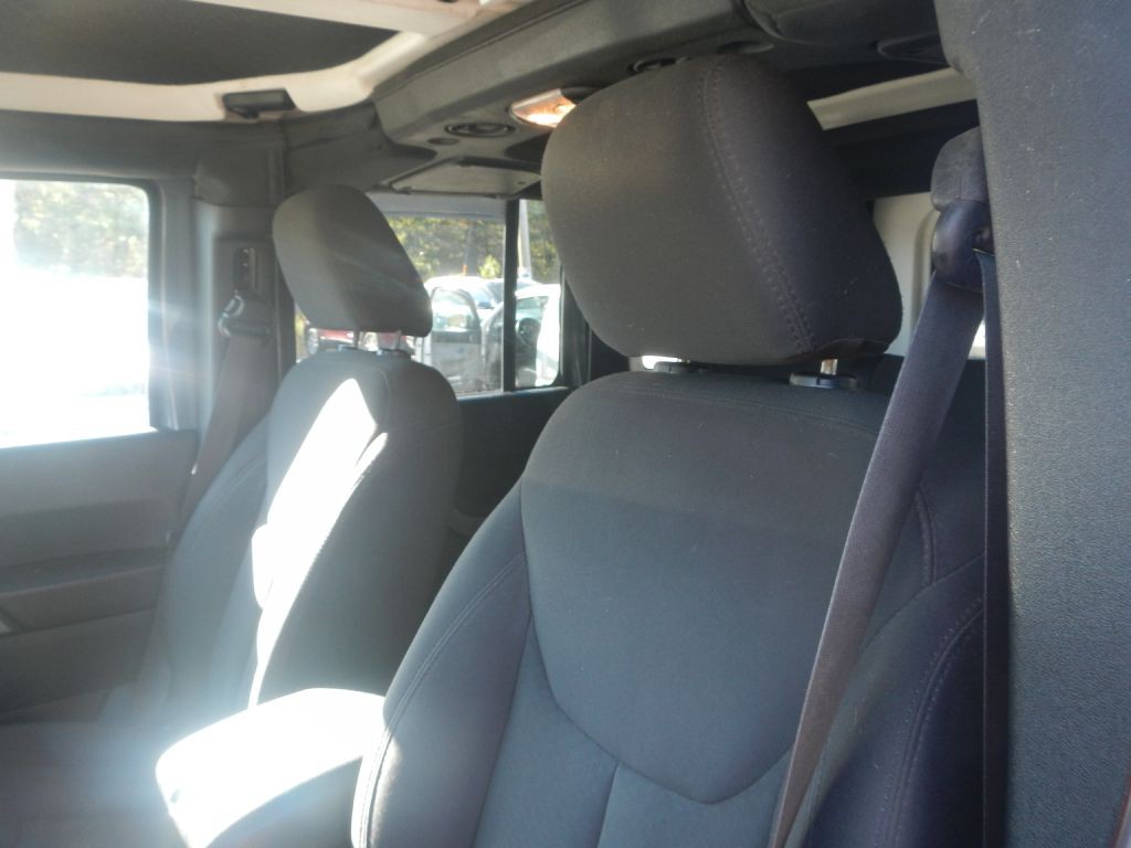 2015 Jeep Wrangler Unlimited Image 24