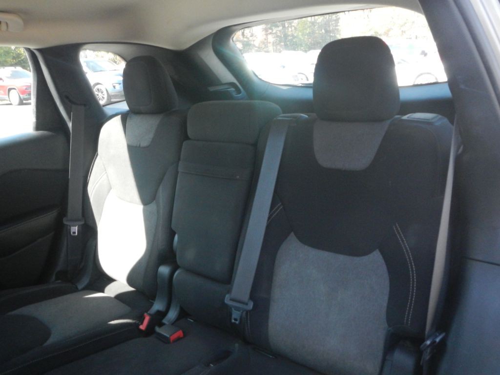 2017 Jeep Cherokee Image 5