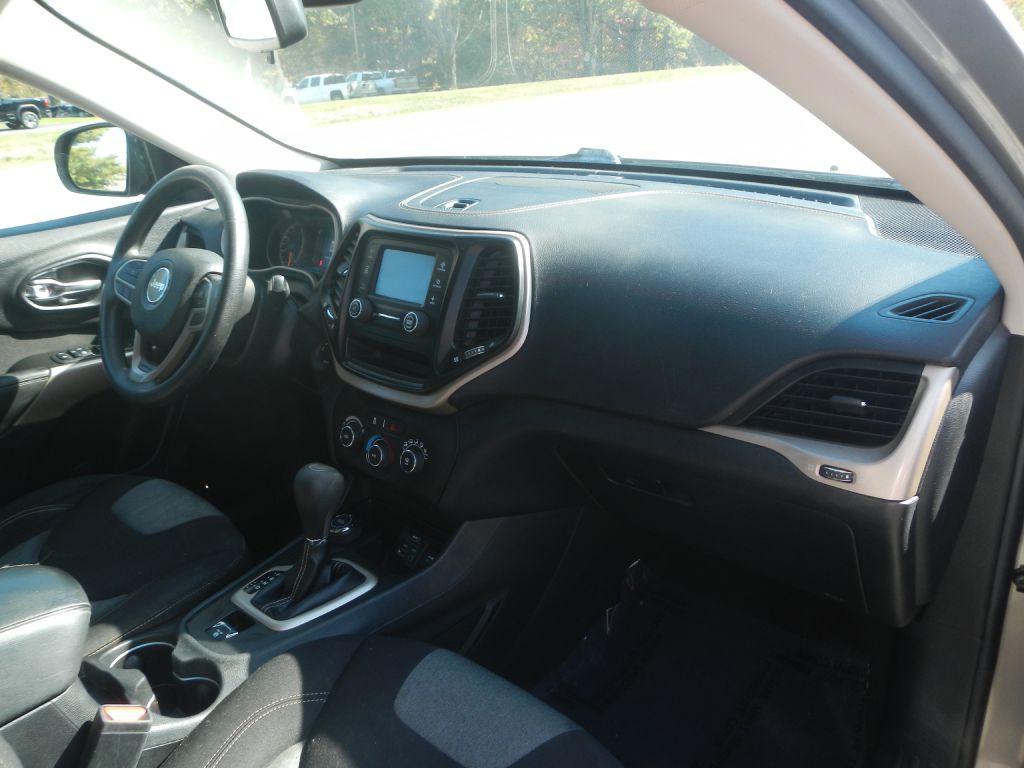 2017 Jeep Cherokee Image 10