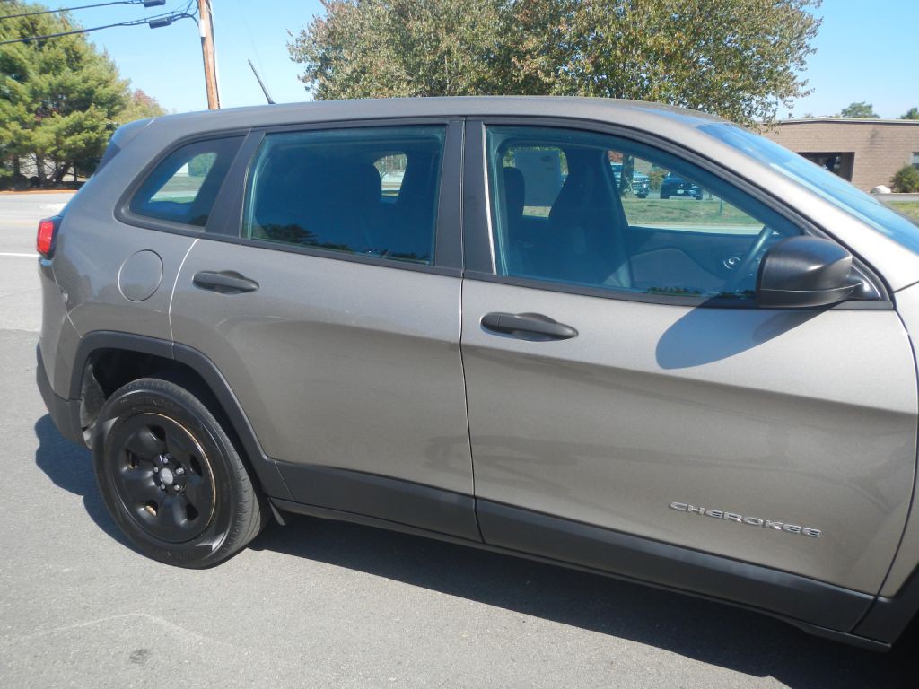 2017 Jeep Cherokee Image 13