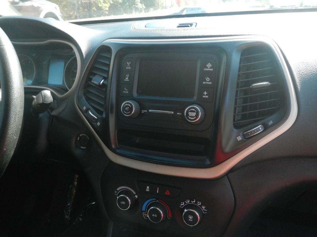 2017 Jeep Cherokee Image 20