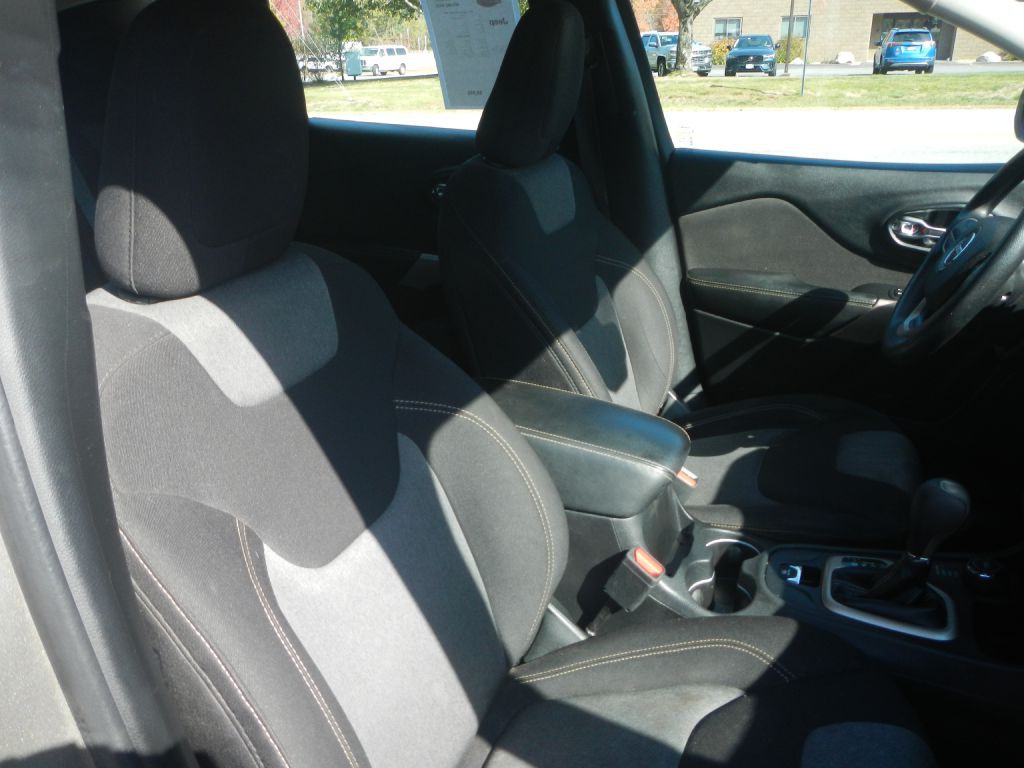 2017 Jeep Cherokee Image 23