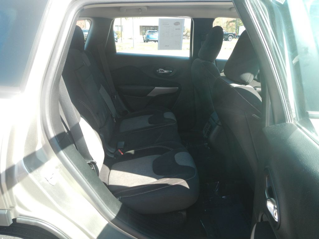 2017 Jeep Cherokee Image 25