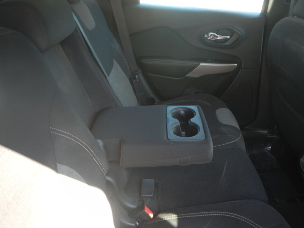 2017 Jeep Cherokee Image 30